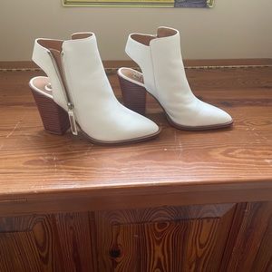 Gianni Bini Fa-Shun Bootie White Size 7.5